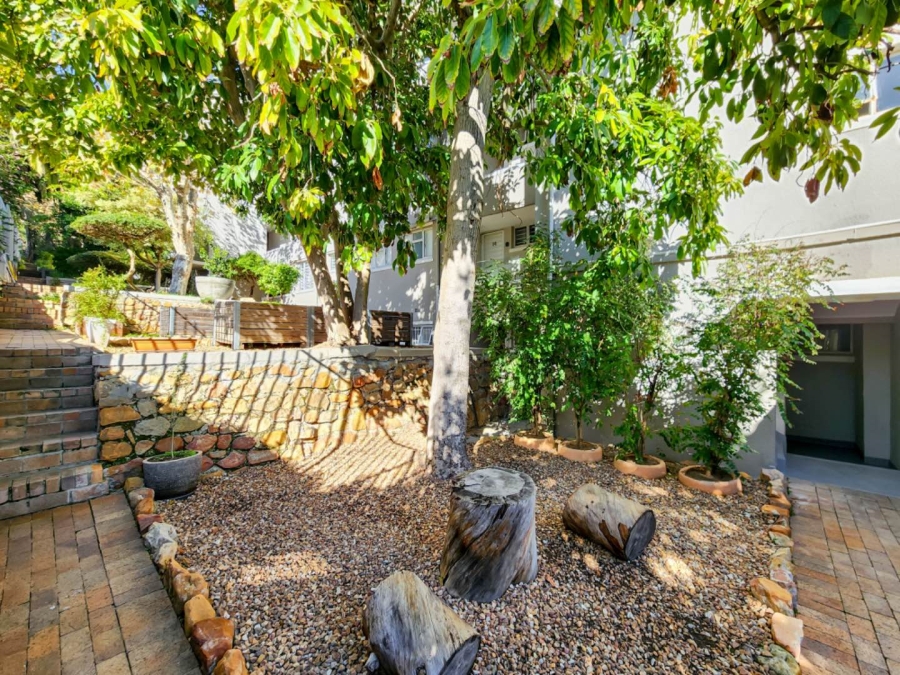 2 Bedroom Property for Sale in Sea Point Western Cape